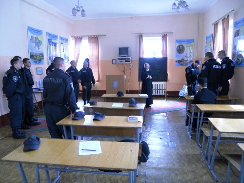 Сестра монахиня, протягом місяця відвідувала військовослужбовців та поренних.(ФОТО)